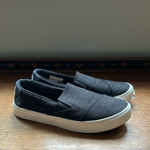 Toms sneakers